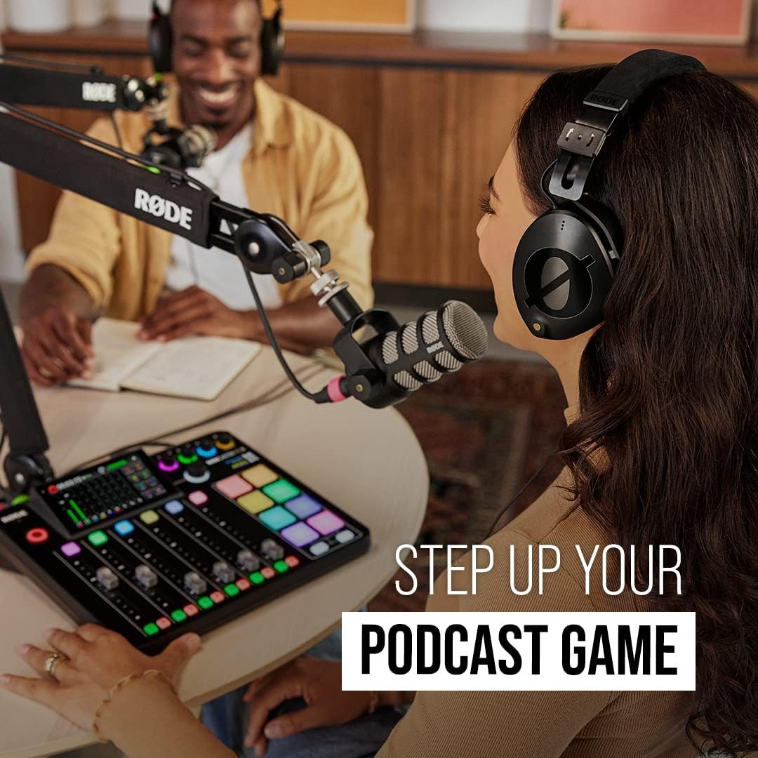  RÃ˜DE PodMic Broadcast-quality Dynamic Microphone with Integrated Swing Mount for Podcasting, Streaming, Gaming, and Voice Recording (Black