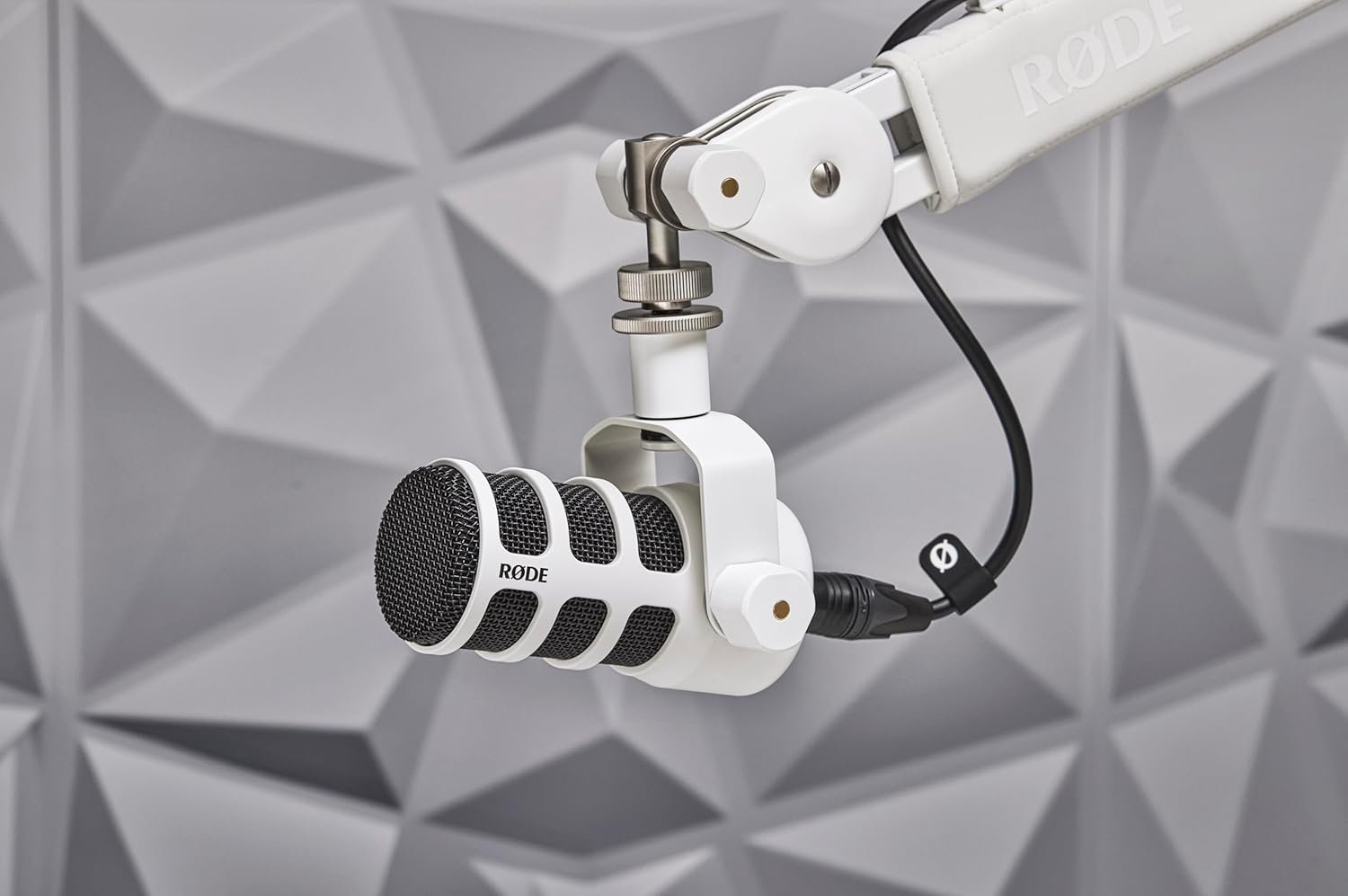  Rode PodMic W - Dynamic Microphone